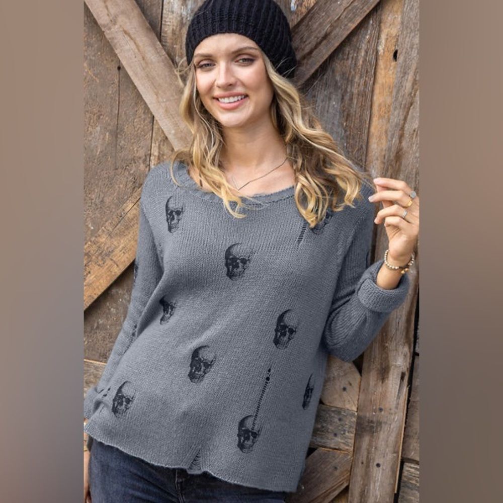 Wooden Ships Distressed Skull Crew Lightweight Sweater in Cement and Black XS/S
